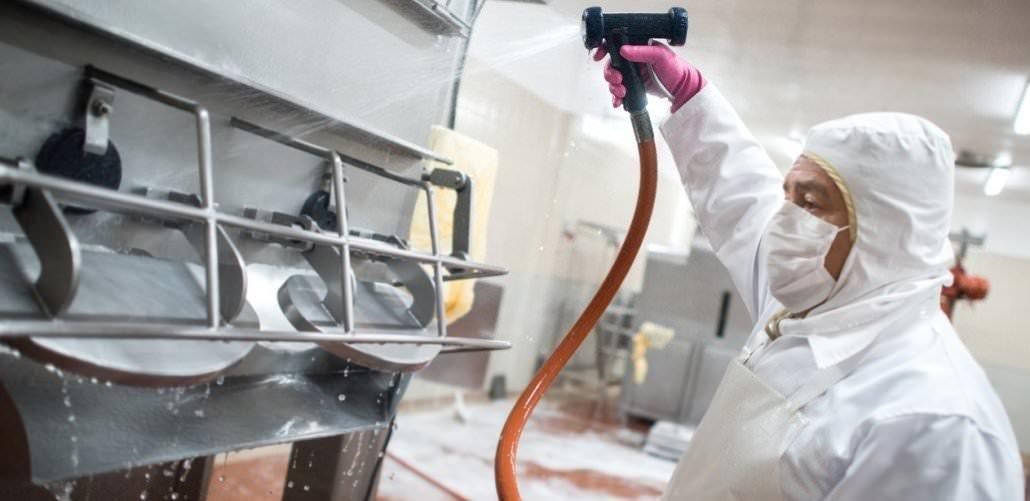 Virol Oxy sebagai inovasi dalam sanitasi ruang produksi